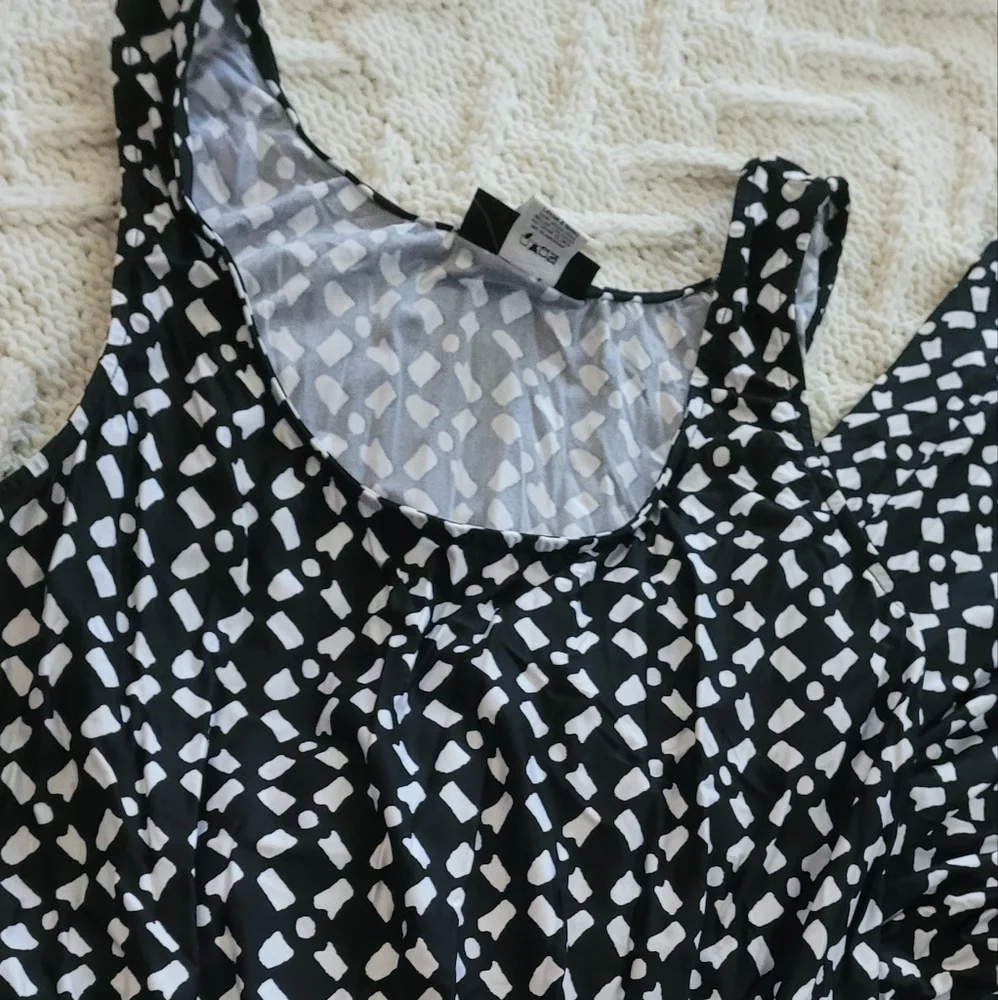 Romper - Picture 2 of 4